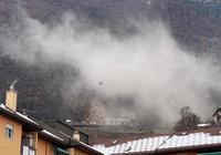Disastro a Bolzano, la parete rocciosa crolla sull'hotel Eberle