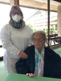 Con la cara mamma Carmela 97 anni in visita alla casa di riposo Bressanone (Elda B.)