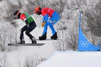 epa09748456 Nick Baumgartner of the USA (left) and Omar Visintin of Italy compete in semi final of the Mixed Team Snowboard Cross at the Genting Snow Park, during the Mixed Team Snowboard Cross at the Genting Snow Park, during the 2022 Beijing Winter Olympic Games, in Beijing, China,  12 February 2022.  EPA/DAN HIMBRECHTS  AUSTRALIA AND NEW ZEALAND OUT