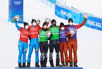 epa09748389 (L-R) Silver medalists Michela Moioli and Omar Visintin of Italy, gold medalistsLindsey Jacobellis and Nick Baumgartner of the USA and bronze medalists Meryeta Odine and Eliot Grondin of Canada pose for photographs after the Mixed Team Snowboard Cross final at the Zhangjiakou Genting Snow Park at the Beijing 2022 Olympic Games, Beijing municipality, China, 12 February 2022.  EPA/Diego Azubel