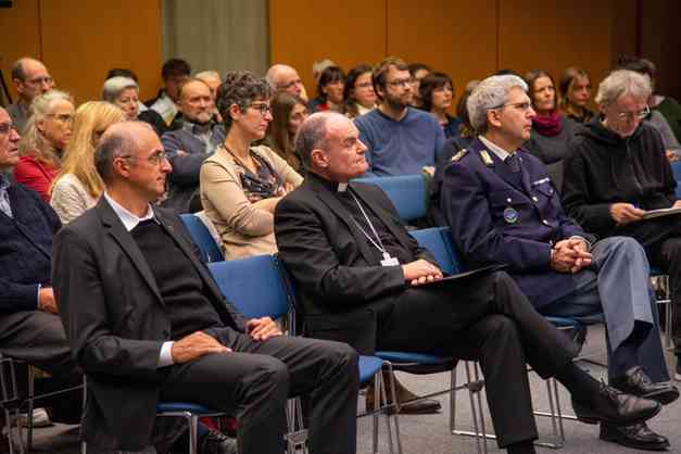 Pelanggaran di Gereja, korban berdiri dan menceritakan semuanya kepada uskup – Bolzano
