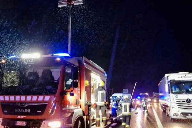 Van berbelok dan menabrak pagar pengaman di A22 – Bressanone