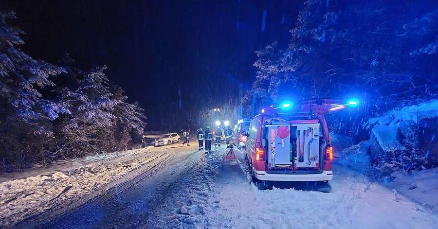 Nieve en el valle, accidentes y vehículos varados en las carreteras del Tirol del Sur – Crónica