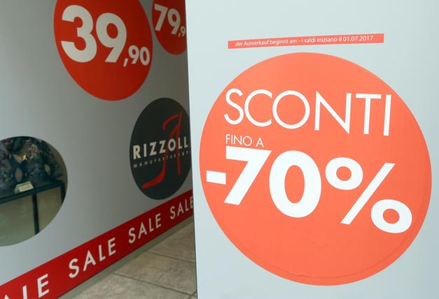 Bolzano, oggi iniziano i saldi:negozi presi d'assalto in centro e nei  megastore - Bolzano - Alto Adige