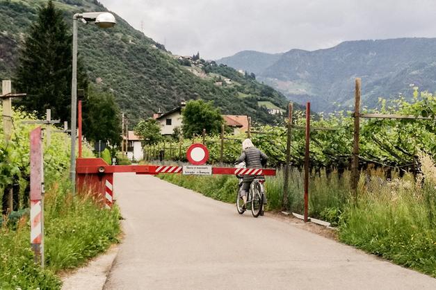 Via La Sbarra Montato Il Cancello Bolzano Alto Adige