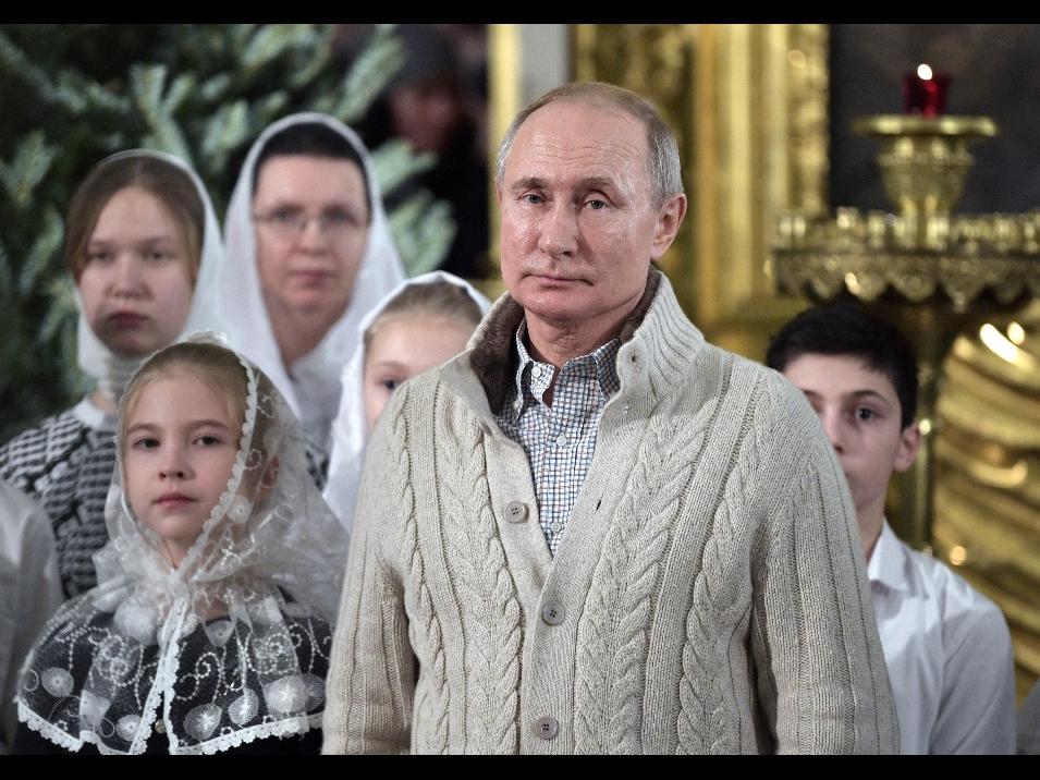 Natale Chiesa Ortodossa.Russia Si Celebra Il Natale Ortodosso Putin In Chiesa Primo Piano Alto Adige